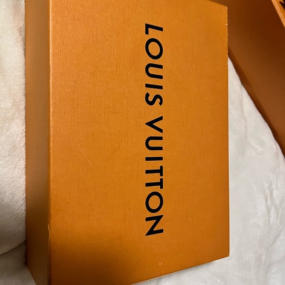 Louis Vuitton sneakers size 39 - Picture 5 of 12